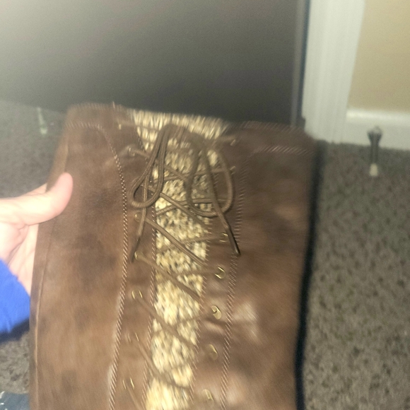 Boots - Picture 2 of 5